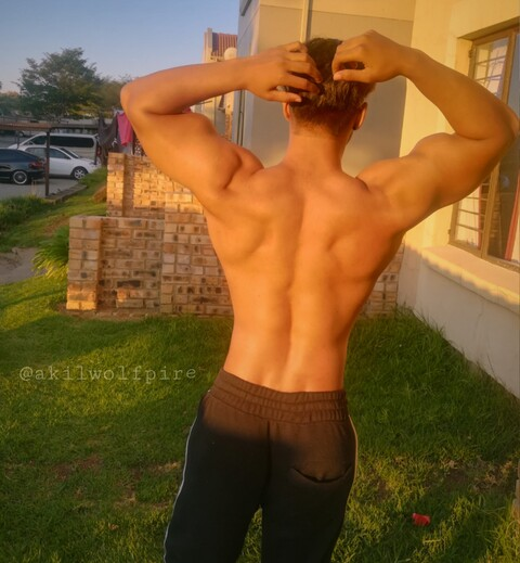 Gambar header OnlyFans akilwolfpire