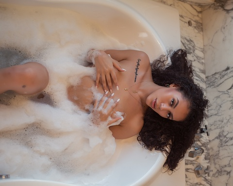 OnlyFansヘッダー写真 angiesantannaok