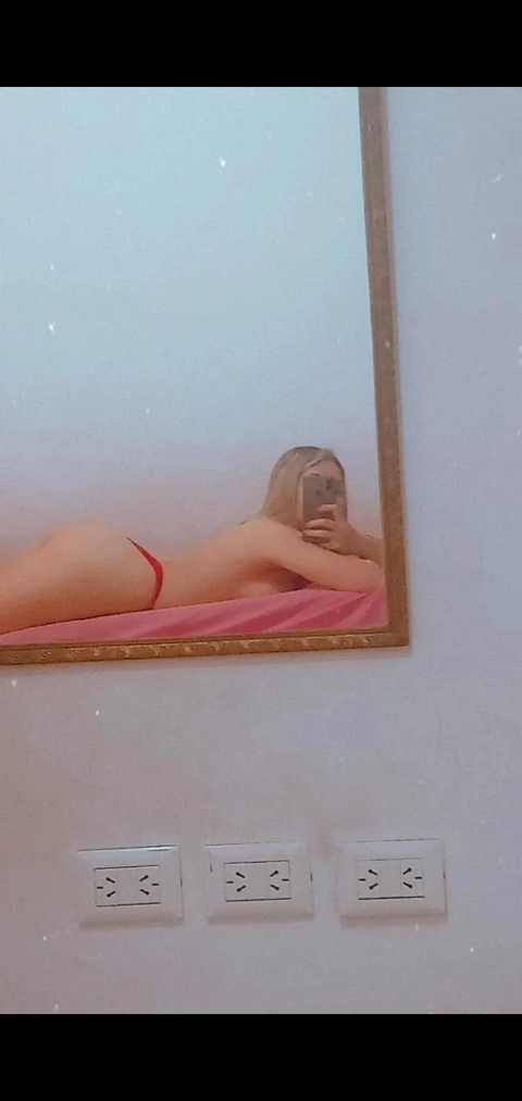 Imagen de encabezado de OnlyFans de antonelamia