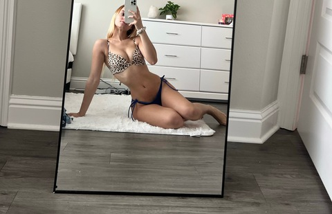 OnlyFans 헤더 사진 aubreyluvsss