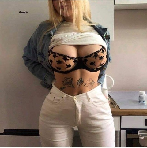 OnlyFans 헤더 사진 babe_latinaa