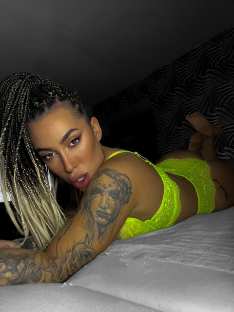 OnlyFans हेडर तस्वीर barbbunny