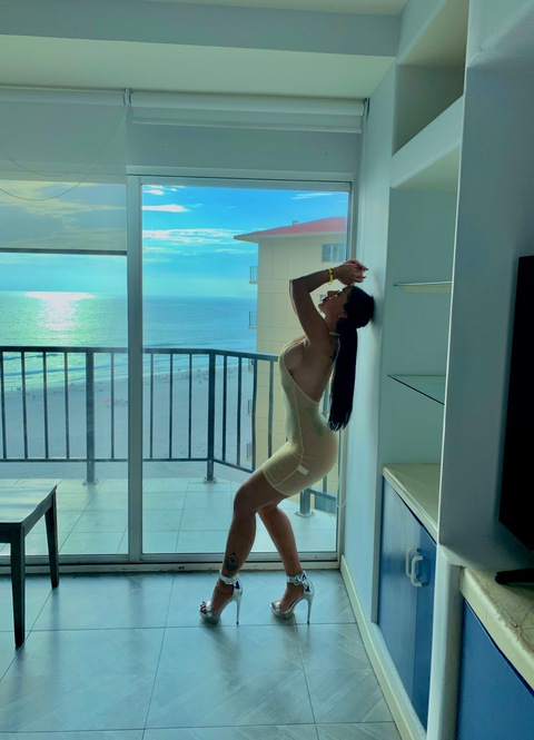 OnlyFans üst resmi bbygirl_morena