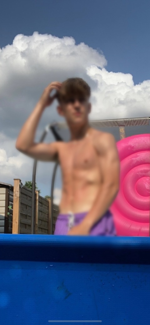 OnlyFans üst resmi benn.white01