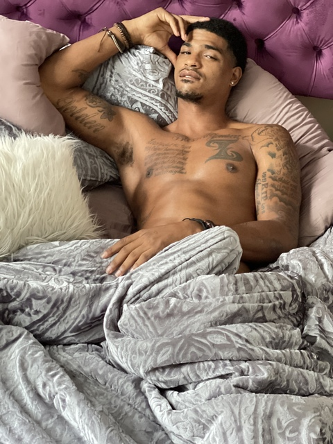 Gambar header OnlyFans biggpappara