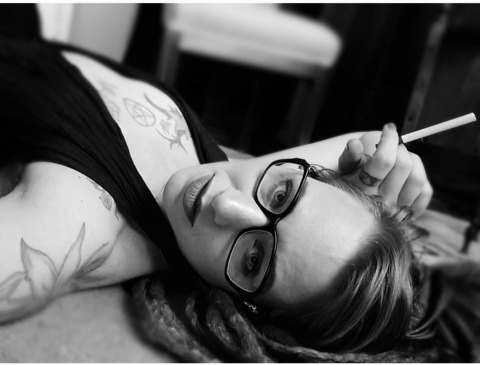 Снимка на заглавие на OnlyFans billiebee_smoking