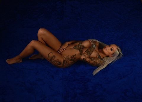 Image d'en-tête OnlyFans blondiefaen