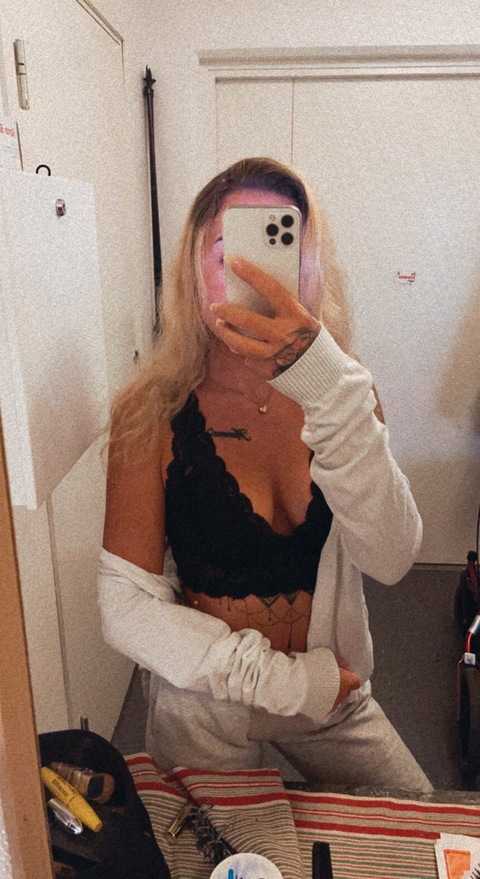 Image d'en-tête OnlyFans bloondiieee