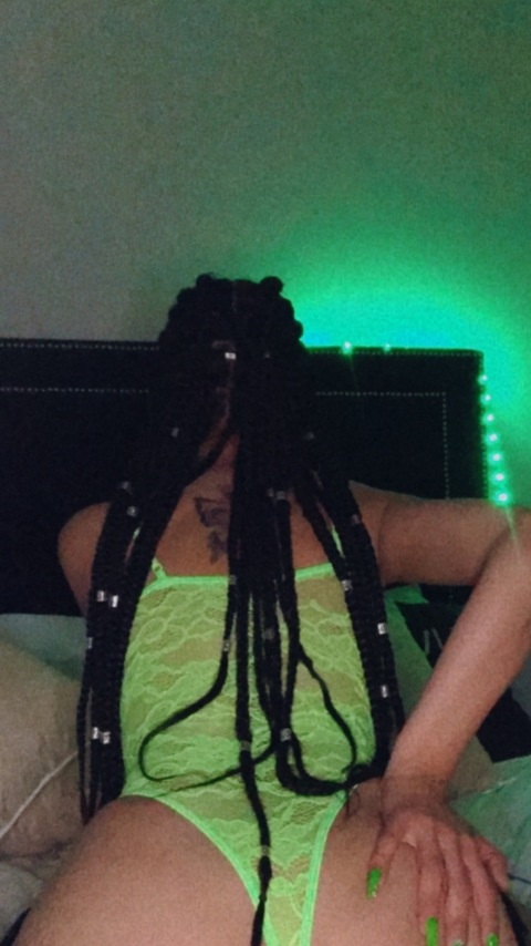 OnlyFans üst resmi bluuivyy