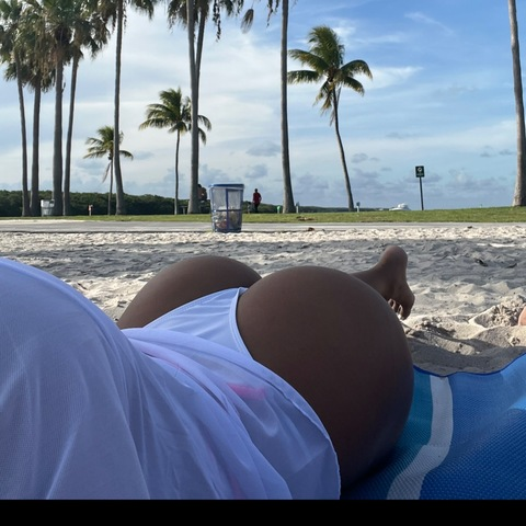 OnlyFansヘッダー写真 breegxx