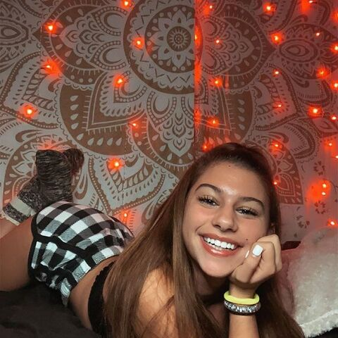 Снимка на заглавие на OnlyFans carlieemarieee