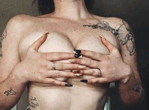 Imagem de cabeçalho do OnlyFans champagnemagz