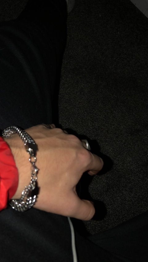 OnlyFans üst resmi charliewotton18