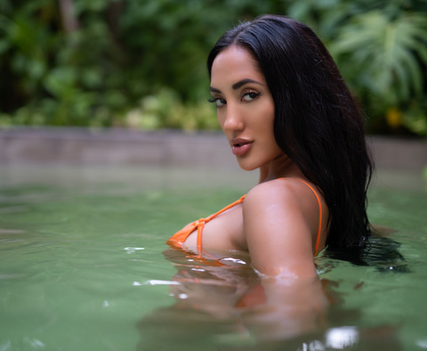 OnlyFansヘッダー写真 chloeamourfree