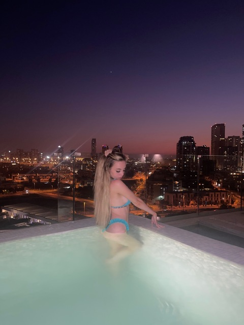 OnlyFans हेडर तस्वीर chloeerosex