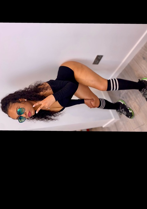 OnlyFans हेडर तस्वीर chryseis.gl