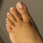 OnlyFansのプロフィール写真cinnatootsies