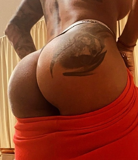 OnlyFans üst resmi cosmina-habi