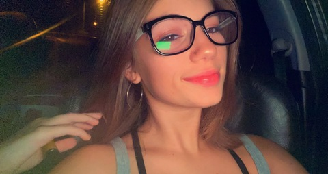 OnlyFans üst resmi courrtn3y