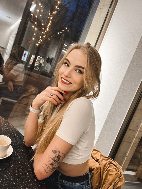 OnlyFans हेडर तस्वीर cresside