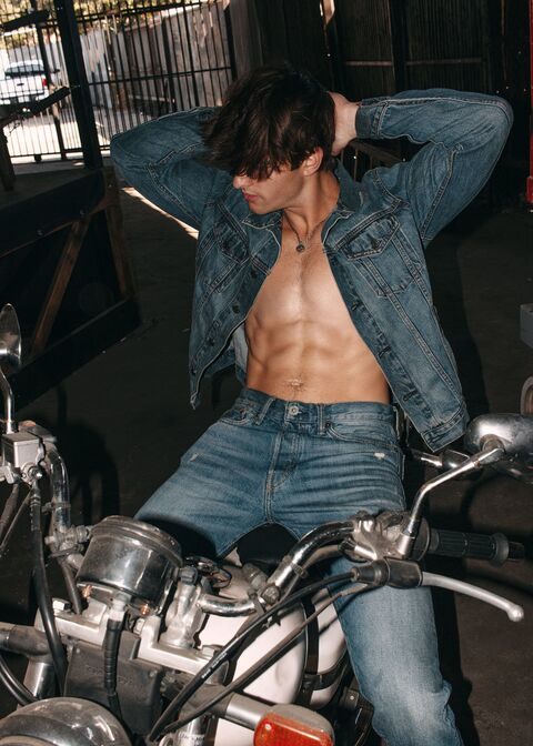 Gambar header OnlyFans darrelljones