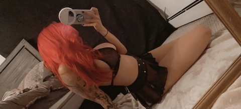 OnlyFansヘッダー写真 demi_rhoades