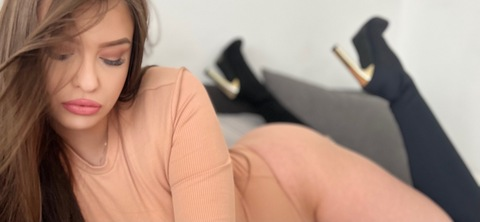 OnlyFans हेडर तस्वीर devyale