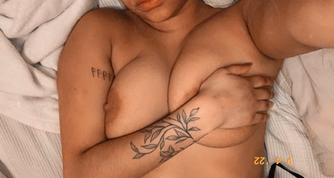 OnlyFansヘッダー写真 dezbitxh