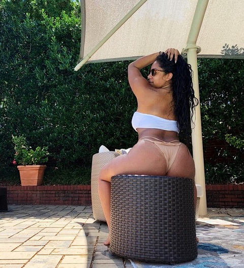 OnlyFansヘッダー写真 dinabeena