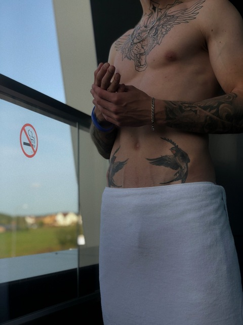 OnlyFans 헤더 사진 dmsold