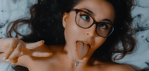 OnlyFans 헤더 사진 emilyhill