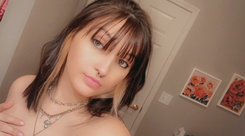 Снимка на заглавие на OnlyFans emmarose199