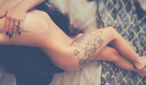 OnlyFansヘッダー写真 emusnotdead