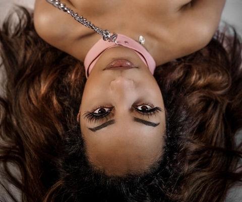 OnlyFans हेडर तस्वीर essenceofara