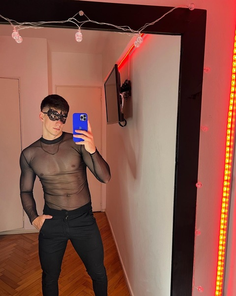 OnlyFansヘッダー写真 f_a_c_u_n_do