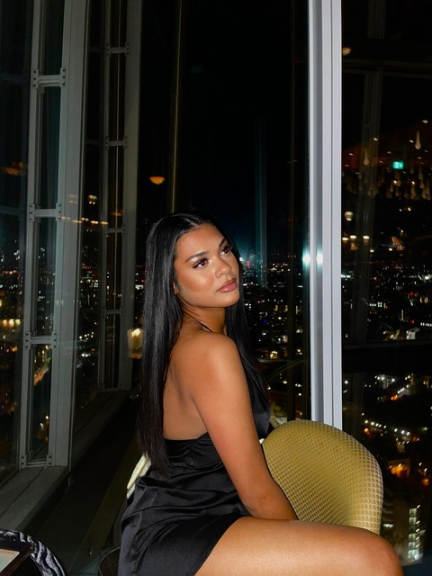 OnlyFans 헤더 사진 fahimamiah