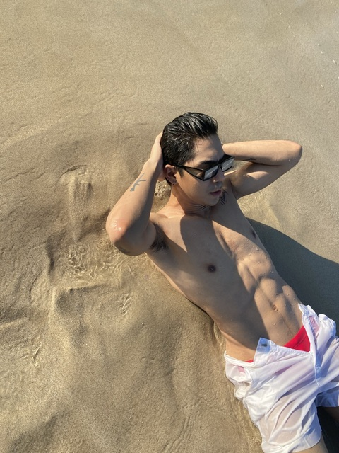 OnlyFans 헤더 사진 famekrittapat