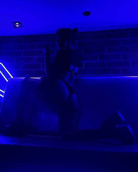 Immagine di copertina OnlyFans frickindamnsam