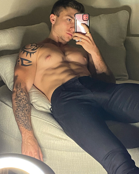 Снимка на заглавие на OnlyFans garett__nolan
