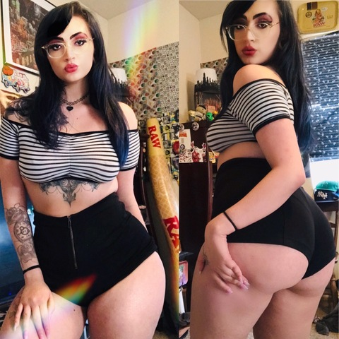 Снимка на заглавие на OnlyFans gothmommybarbbie
