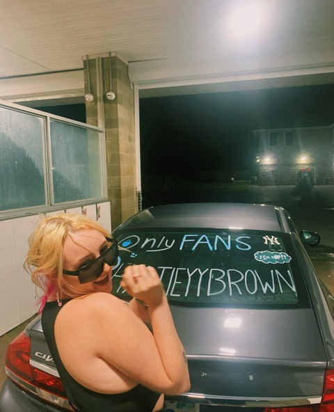 OnlyFans हेडर तस्वीर haileyybrown