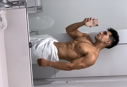 OnlyFans üst resmi hectormarchena