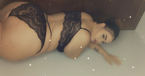 Image d'en-tête OnlyFans honeyella_535