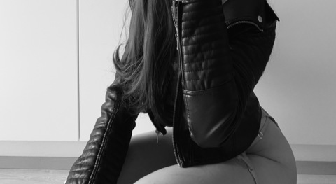 OnlyFansヘッダー写真 iisaemil