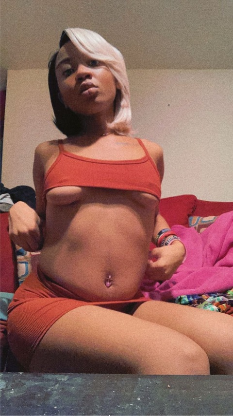 Снимка на заглавие на OnlyFans ilovemoneybittcchh