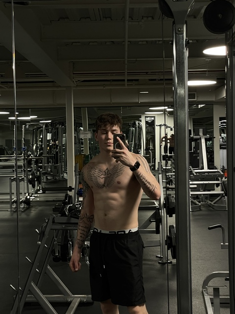 Gambar header OnlyFans imeythanhervey