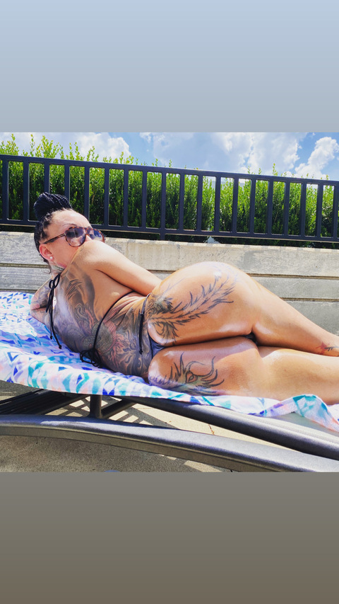 OnlyFans üst resmi inkybellabellz