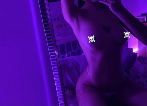 OnlyFansヘッダー写真 jevadetujevo