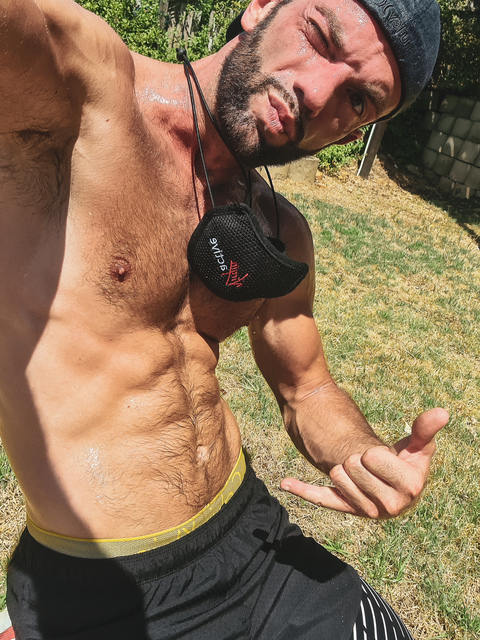 Gambar header OnlyFans julienbertr