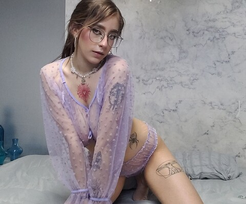 OnlyFans üst resmi junewtw